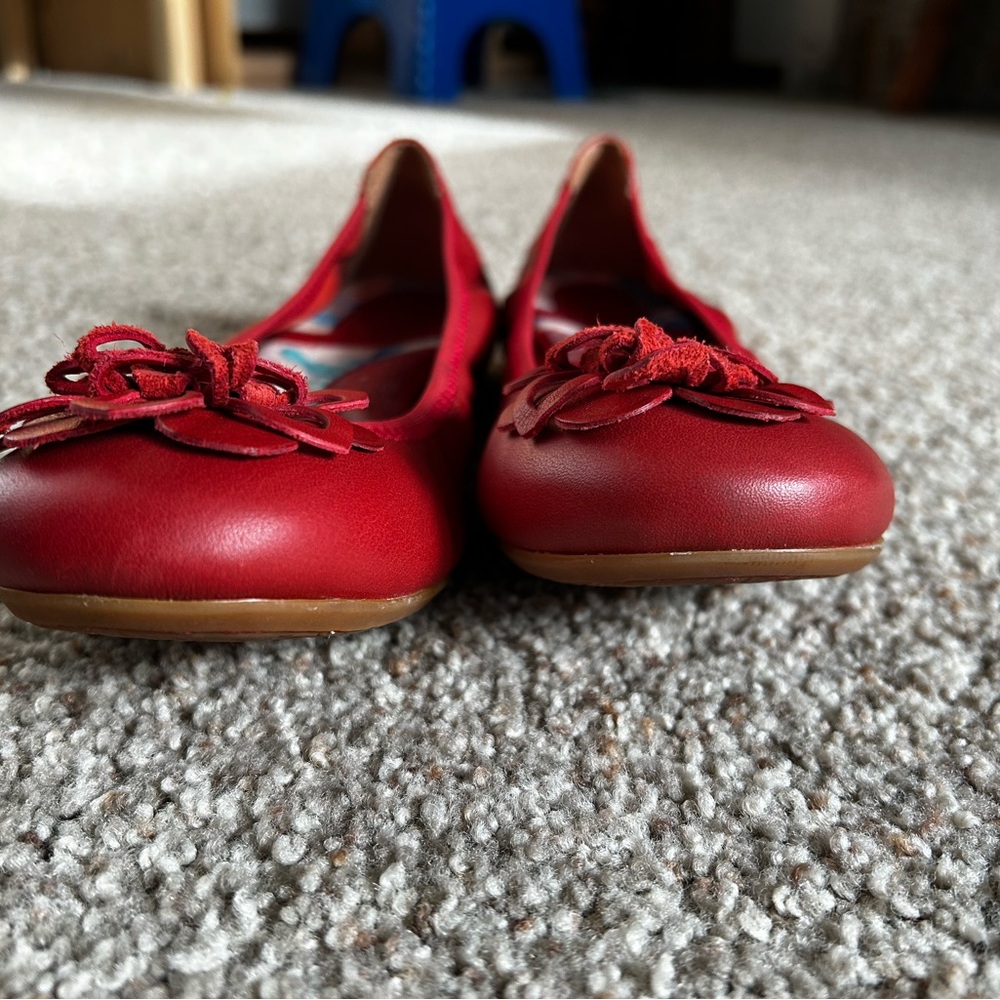Born Red Women's Flats with Floral Detail - Picture 2 of 6